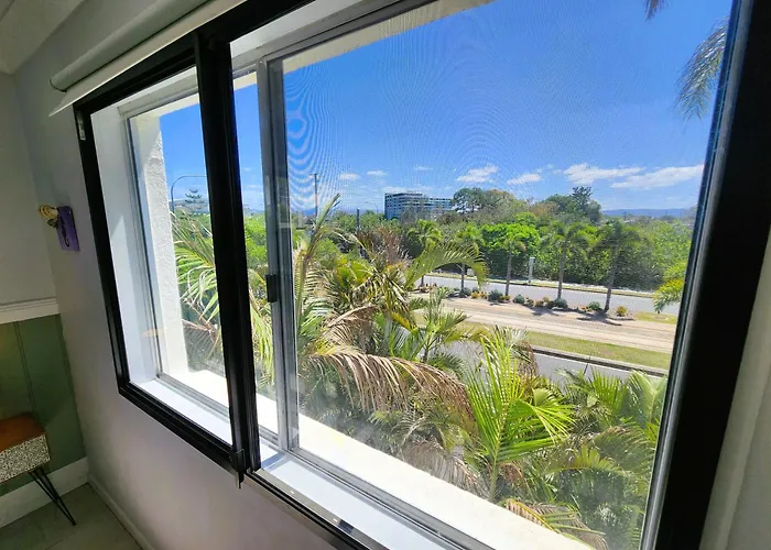 Broadbeach, Stylish Apartment Close To Everything