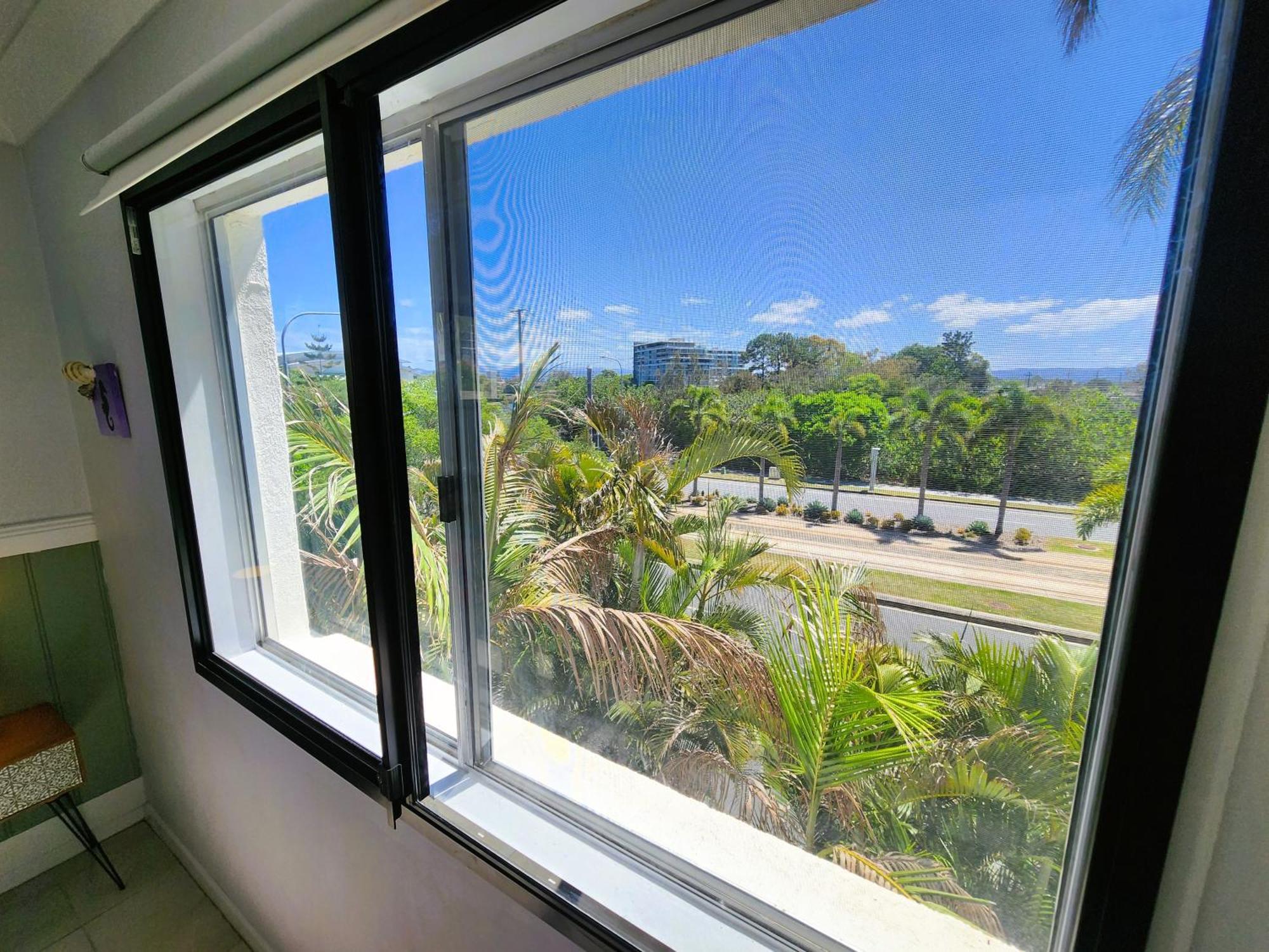 Broadbeach, Stylish Close To Everything Apartment *